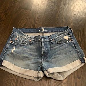 7 for all mankind women’s distressed jean short size 27
